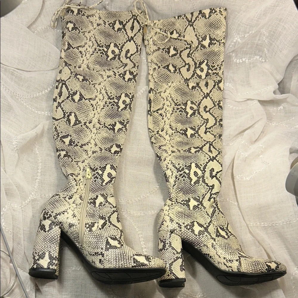 Unisa almost NEW Jaydi snake pattern thigh high heeled boots
